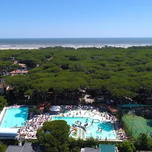 **** Campeggio Mare E Pineta Italia